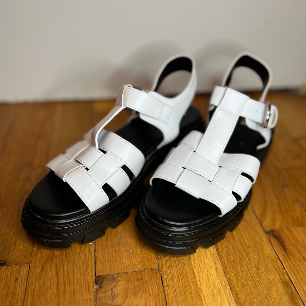 Abound Fisherman Sandals Black and White